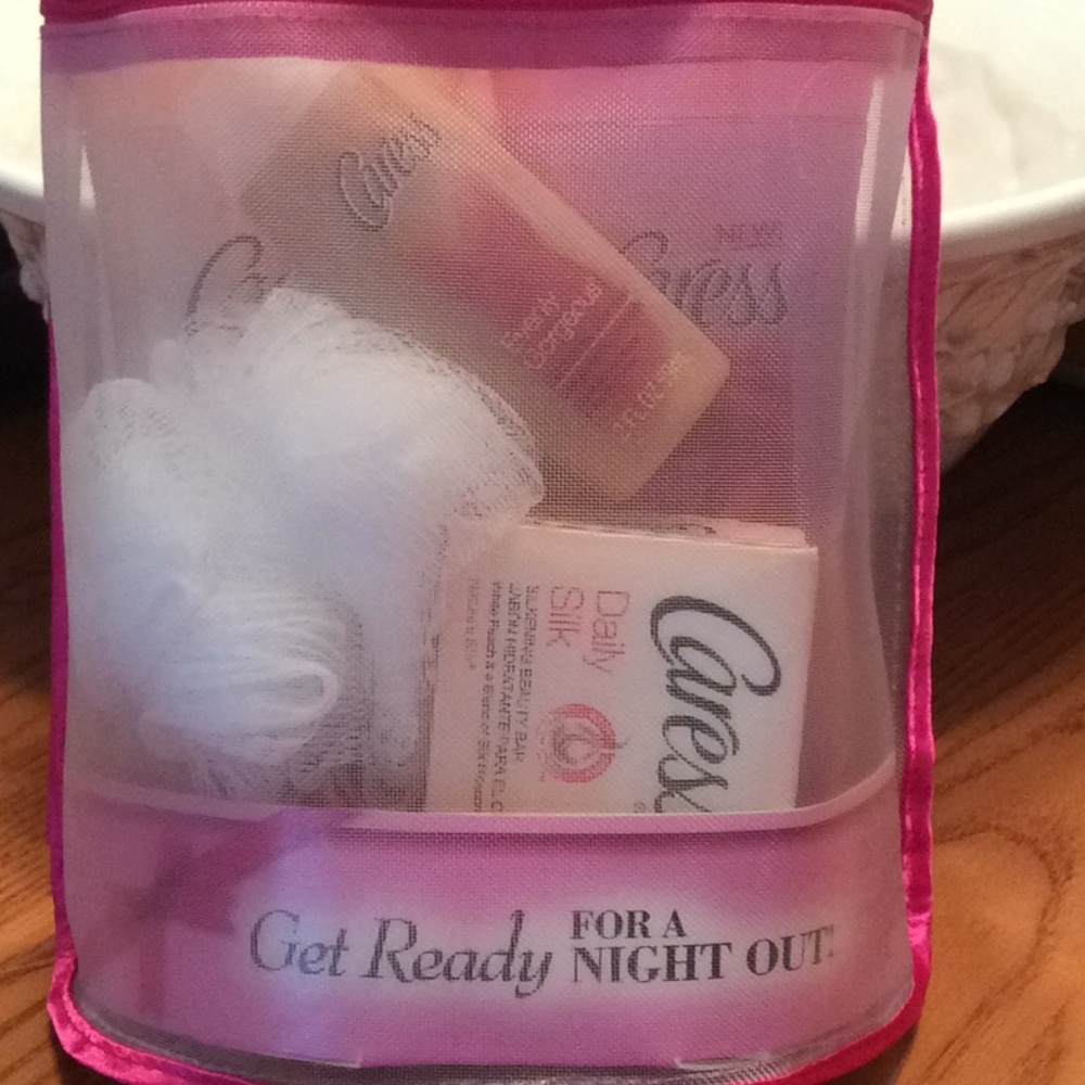 Caress bath gift set